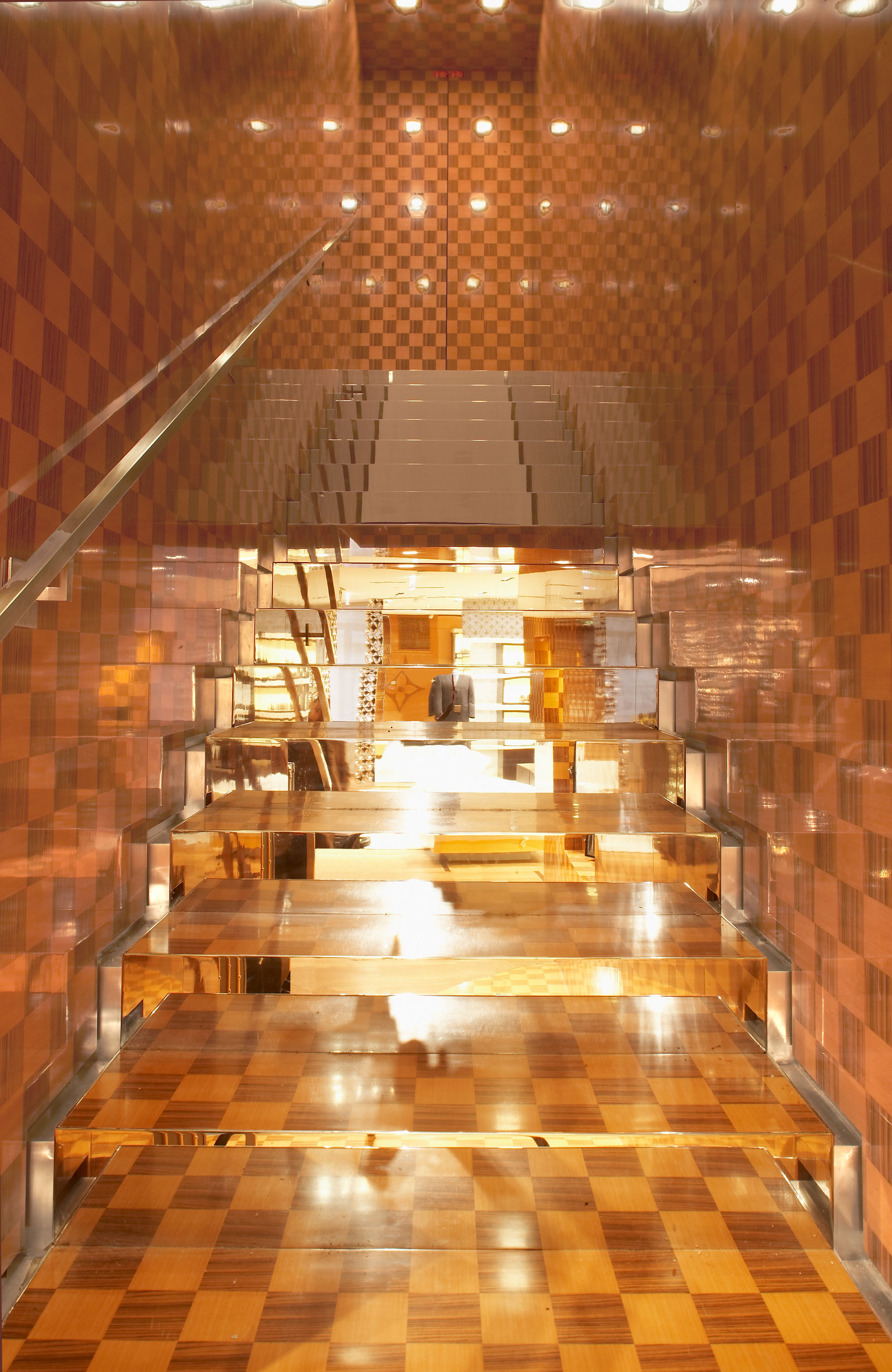 interior louis vuitton paris store