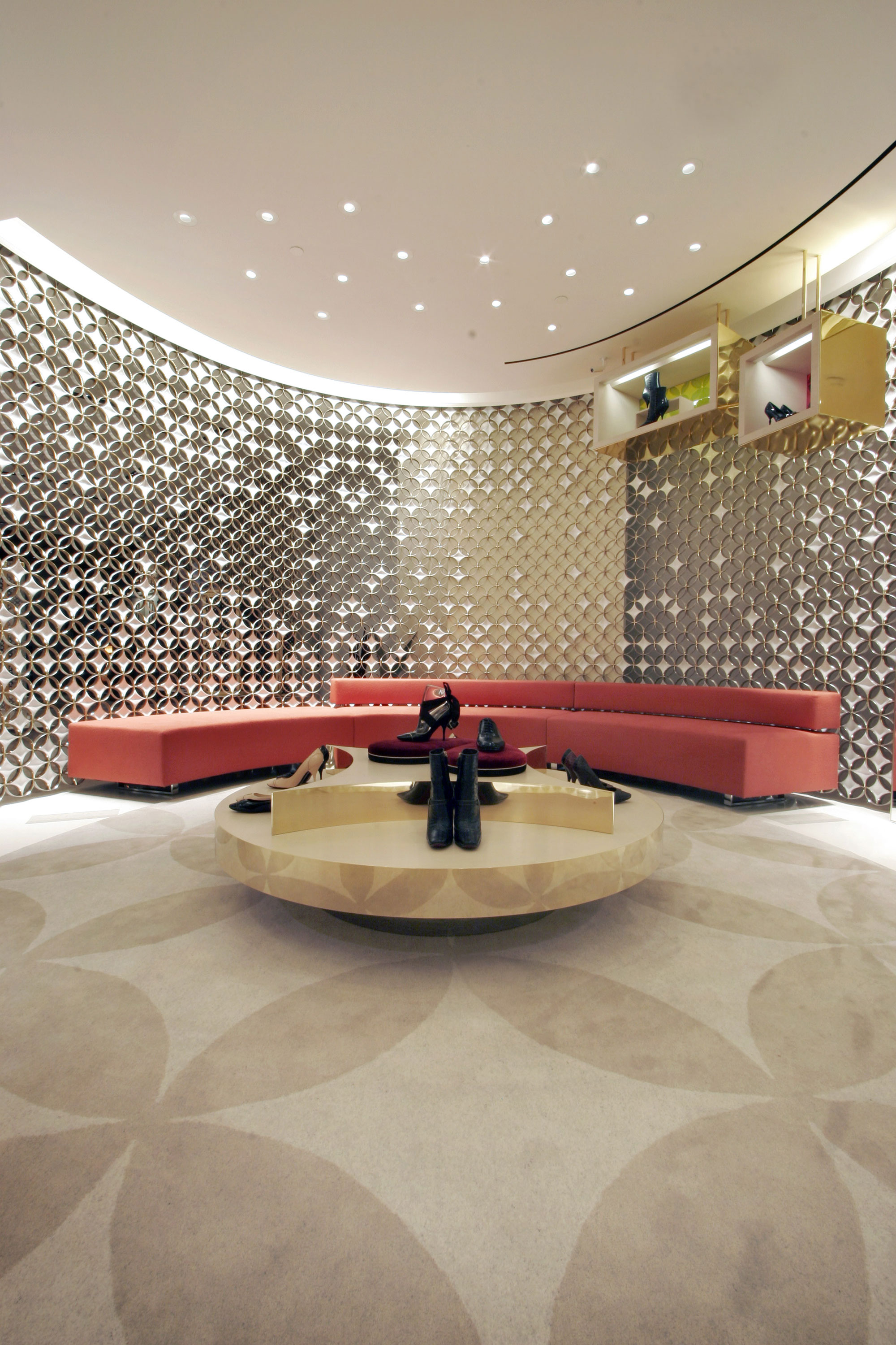 Louis Vuitton, Office